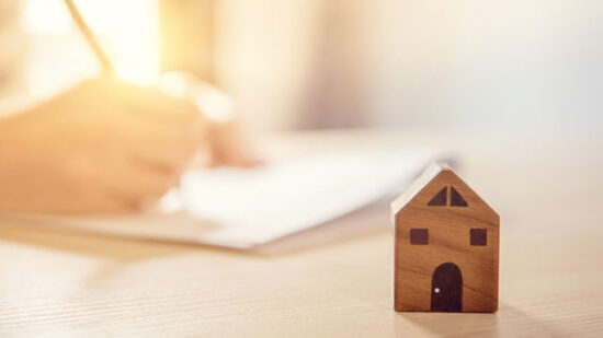 Financial-Services_1200x600_0007_GettyImages-934869752-768x384