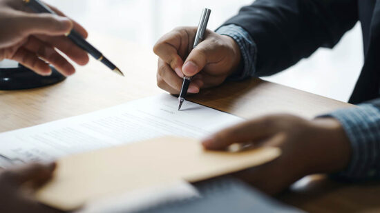 The Legal Execution Department makes an appointment with the customer to sign a mediation agreement to pay the debt.