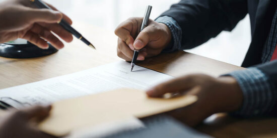The Legal Execution Department makes an appointment with the customer to sign a mediation agreement to pay the debt.