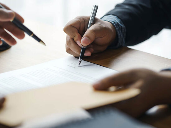 The Legal Execution Department makes an appointment with the customer to sign a mediation agreement to pay the debt.
